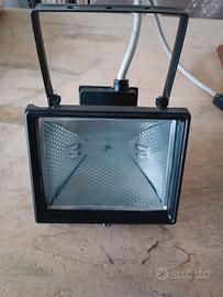 Luce con lampadina alogena 300W