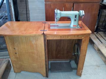 Macchina da cucire a scomparsa