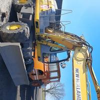 escavatore New Holland MH PLUS C