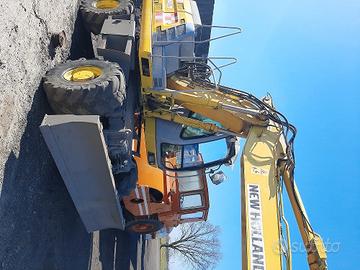 escavatore New Holland MH PLUS C