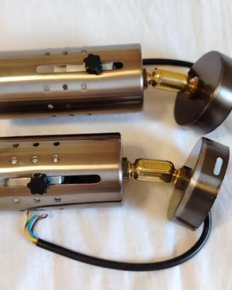 Coppia di faretti da parete in metallo vintage