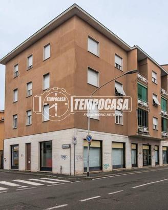 TRE LOCALI CON CUCINA ABITABILE , BOX E CANTINA