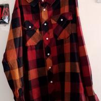 Camicia a scacchi rossi, arancione e blu 