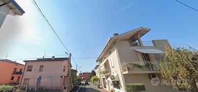 Trilocale ampio con Garage privato - San Zeno