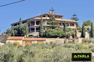 Villa di 8200 m² con più di 5 locali e box auto do