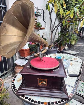 Grammofono vintage quadrato