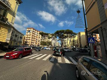 NEGOZIO A NAPOLI