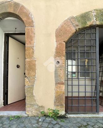 2 LOCALI A VALENTANO