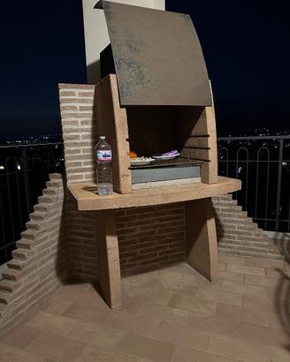 Barbecue in muratura da legna e carbonella