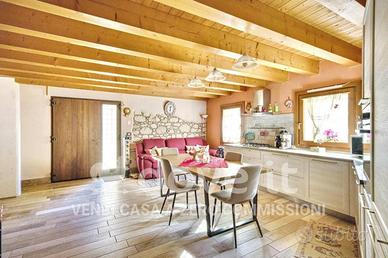 Villa di 275 m² con più di 5 locali a Villaga