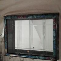 Vetrina  con specchio e tre mensole in vetro