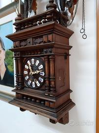 antico orologio a cucù