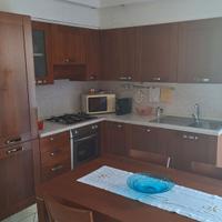 Cucina angolare in ciliegio