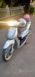 Peugeot Tweet 125 - Solo 800 km -Come nuovo