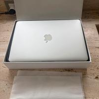 MacBook Air 13” 2015 con scatola e caricatore