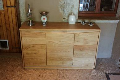 Credenza in castagno massello fatta  a mano