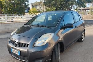 TOYOTA Yaris - 2011