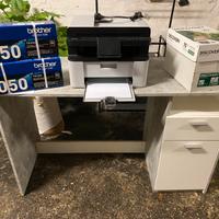 Scrivania e Fotocopiatrice