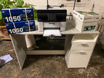 Scrivania e Fotocopiatrice