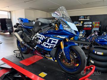 Yamaha YZF R6 PRONTO PISTA! OHLINS! PERMUTE!
