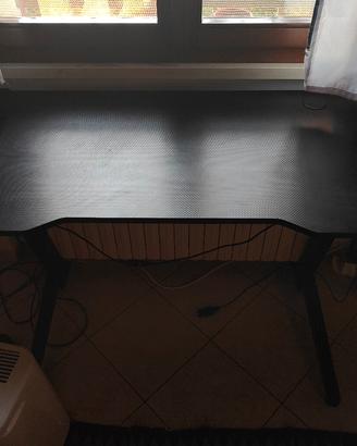 Scrivania gaming elettrica finitura carbonio