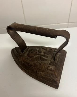 Ferro da stiro in ghisa
