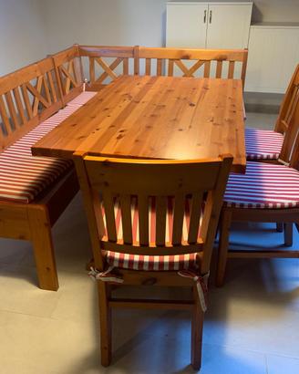 Tavolo con panca e 3 sedie in legno