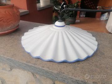 lampadario in ferro battuto e ceramica