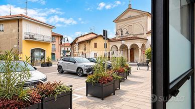 NEGOZIO DI 65 MQ CON BOX, BAGNO RISTRUTTURATO E CA