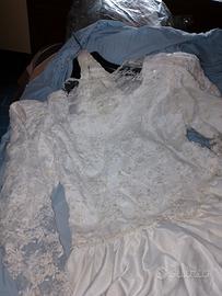 Abito da sposa in pizzo e raso