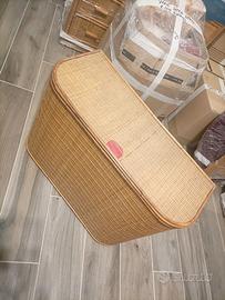 Mobili a stock o a singolo pezzo .