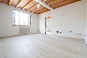 3 LOCALI A MONTECHIARUGOLO