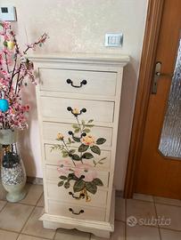 Cassettiera dipinta a mano