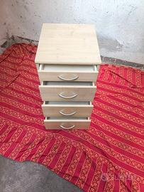 Lotto tavolino + comodino legno+ poggiapiedi