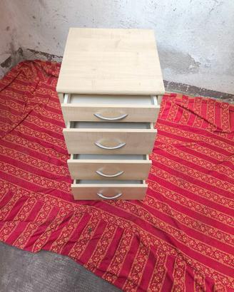 Lotto tavolino + comodino legno+ poggiapiedi