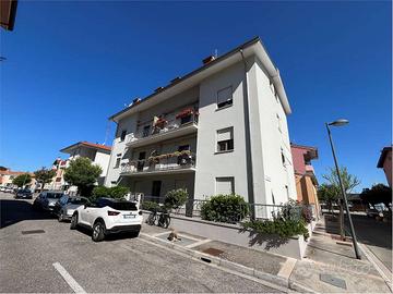 LUMINOSO TRILOCALE IN ZONA COSTA AZZURRA