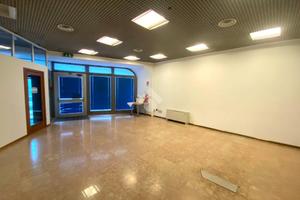 NEGOZIO A SELVAZZANO DENTRO