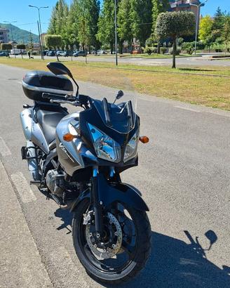 Moto Suzuki V-STROM DL 650 cc