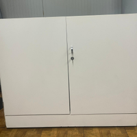 Armadio basso a due ante