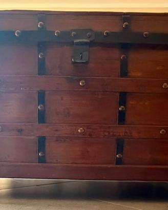 Baule vintage in legno ferro  Guarracino