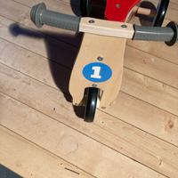 Bicicletta in legno senza pedali