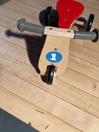 Bicicletta in legno senza pedali