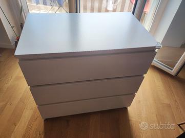 Cassettiera Malm con appendiabiti bimbi 