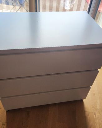 Cassettiera Malm con appendiabiti bimbi 