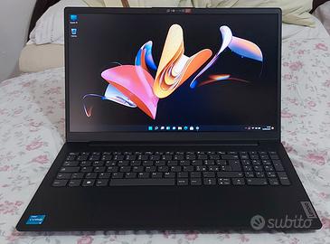 Notebook Lenovo i3 octa-core 1215u 8GB SSD-256 NVM