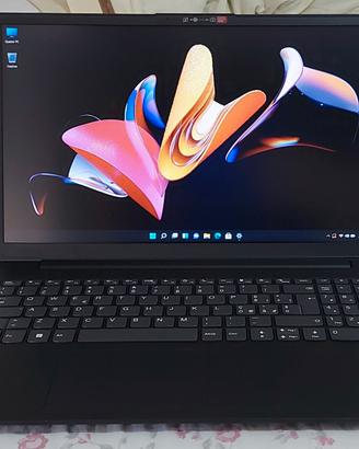 Notebook Lenovo i3 octa-core 1215u 8GB SSD-256 NVM