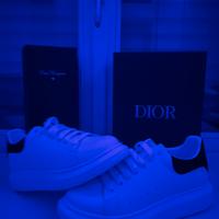 Sneakers modello McQueen taglia 44.