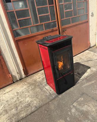 Stufa pellet 10 kW marca NORDICA EXTRA FLAME 🔥