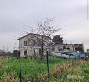 Casolare con terreno zona feudo