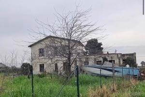 Casolare con terreno zona feudo